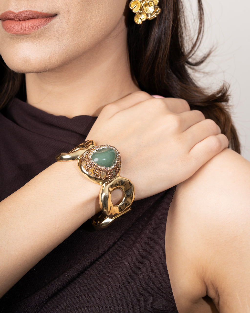 GREEN STONE CIRCULAR GOLD-PLATED CUFF BRACELET
