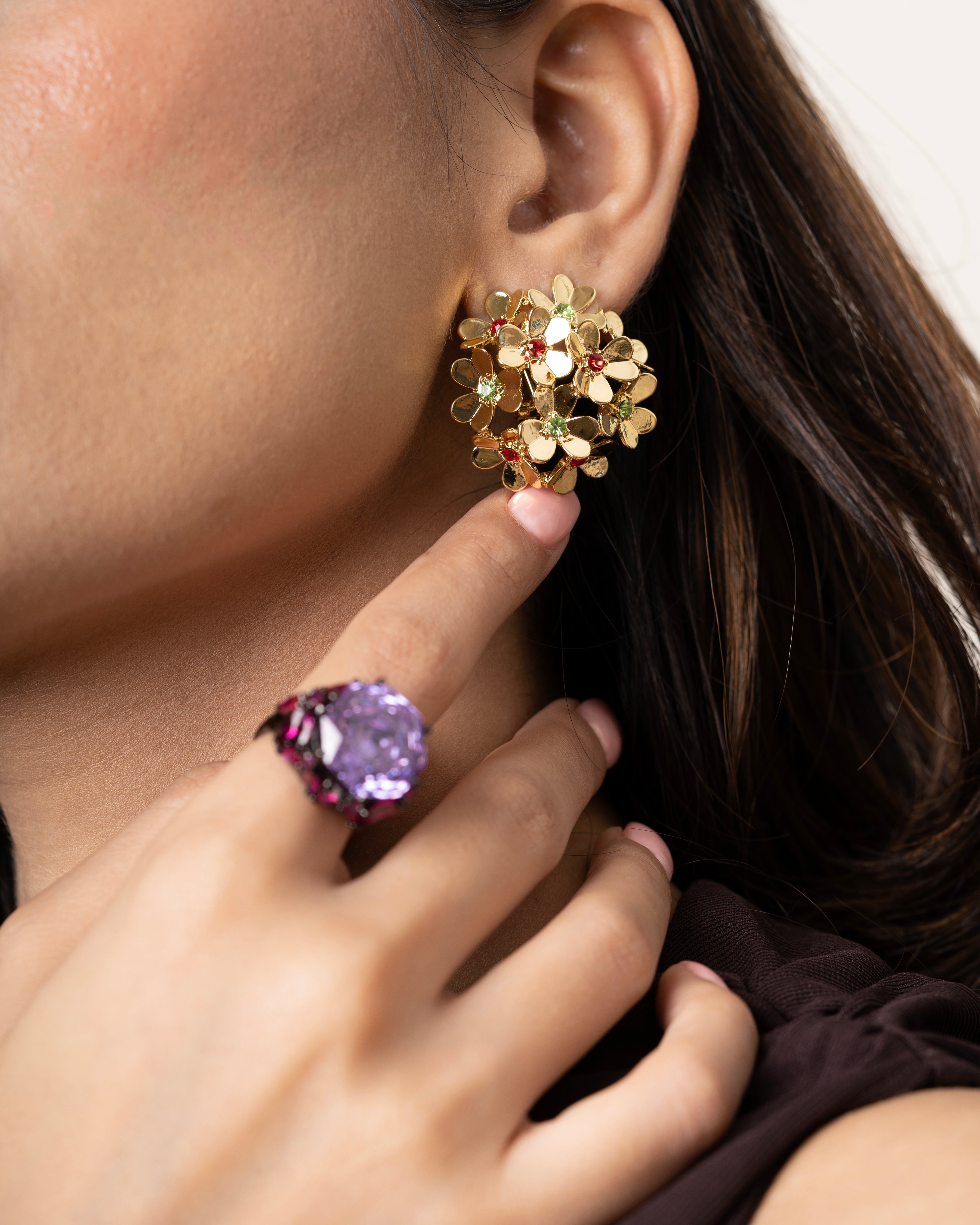 FLOWER MOTIFS GOLD-TONED STUDS