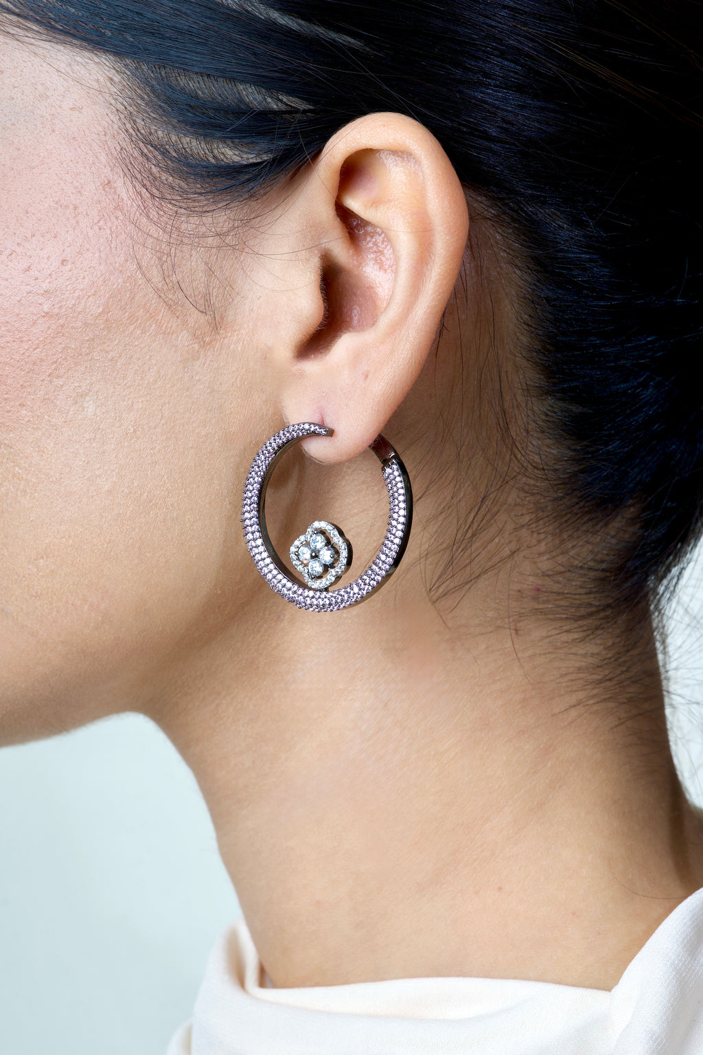 LILAC ROUND HOOPS WITH FLORAL MOTIF