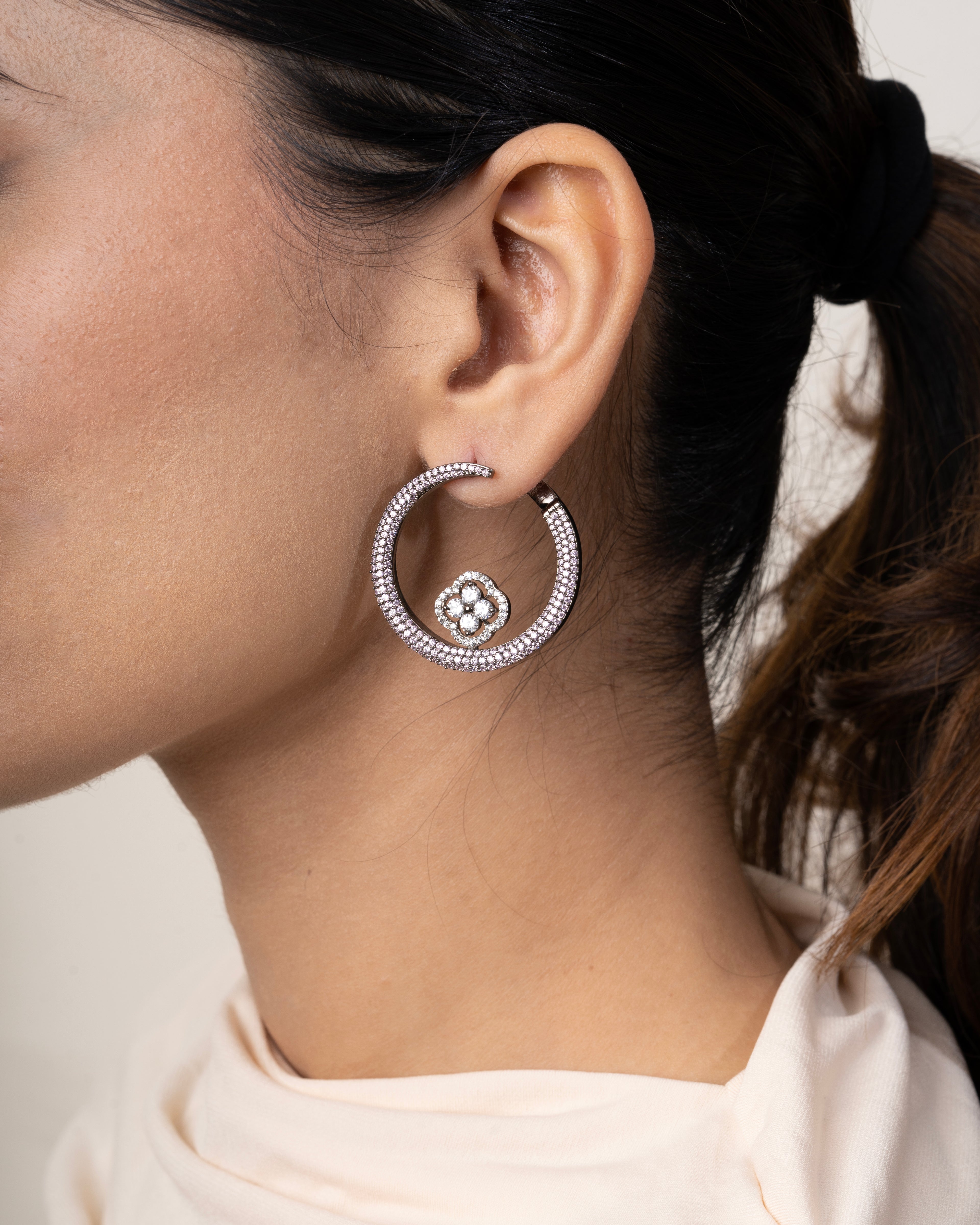 LILAC ROUND HOOPS WITH FLORAL MOTIF