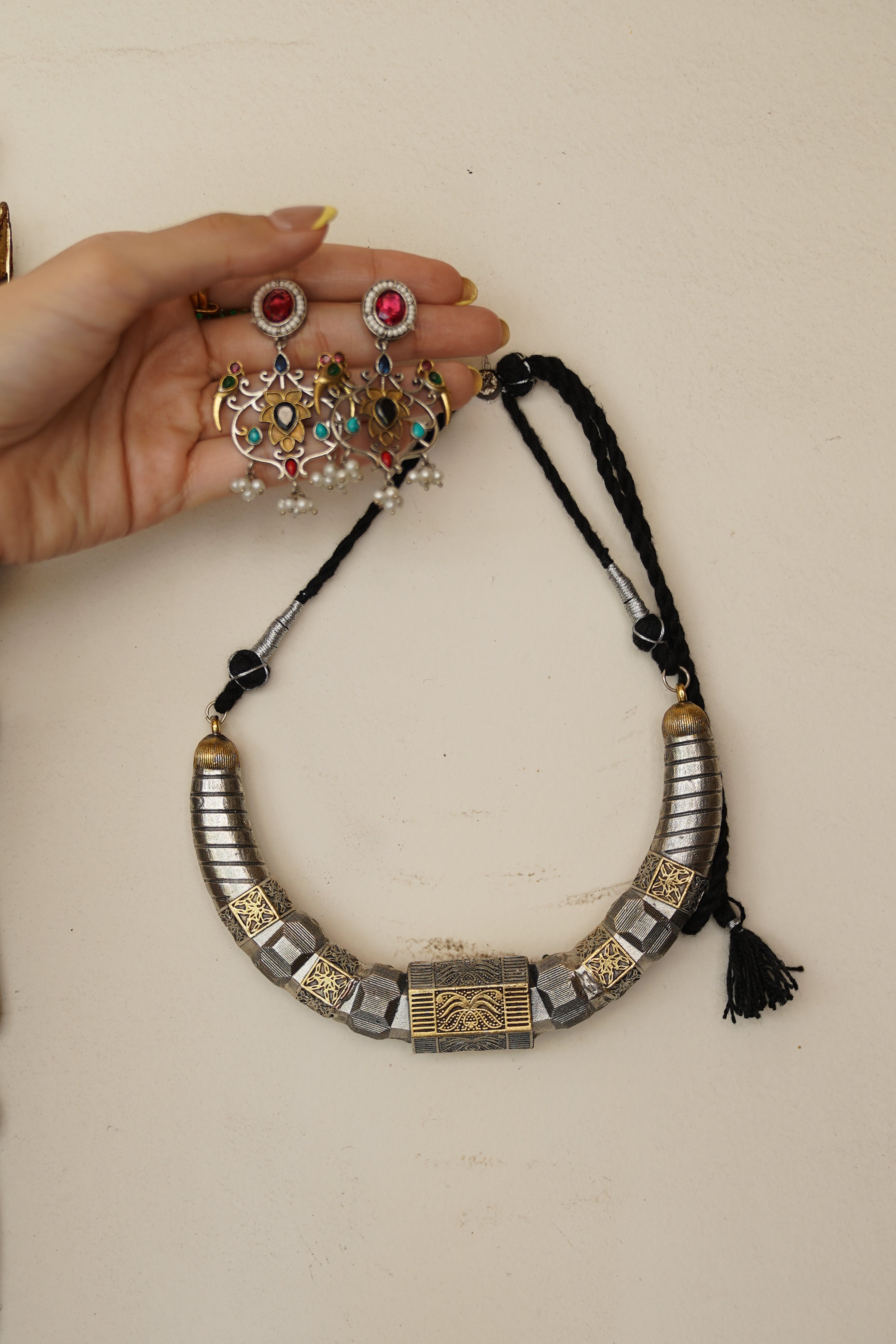 DUAL-TONED DOUBLE SIDED- MULTI STONE/PLAIN HASLI WITH EARRINGS
