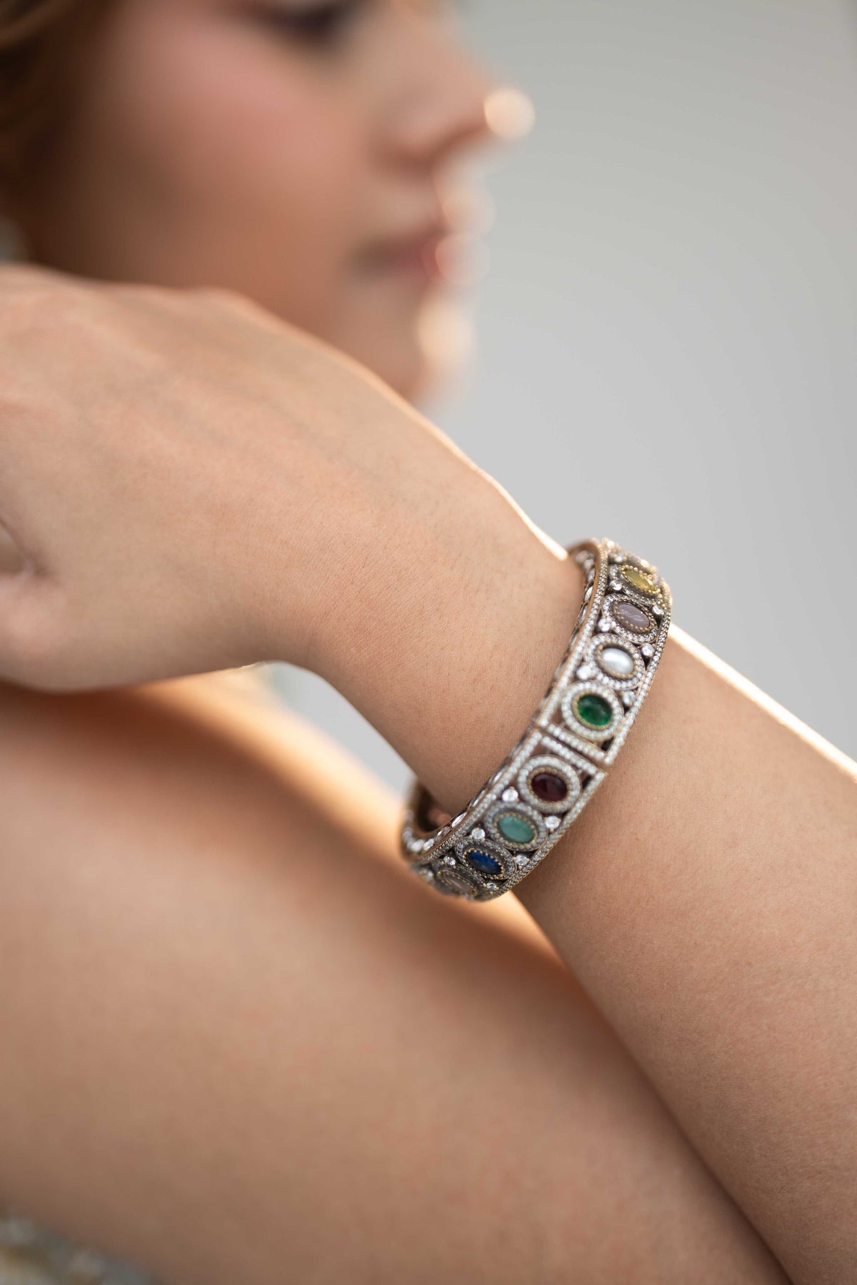 MULTICOLOURED STONE KADA (1 pc)