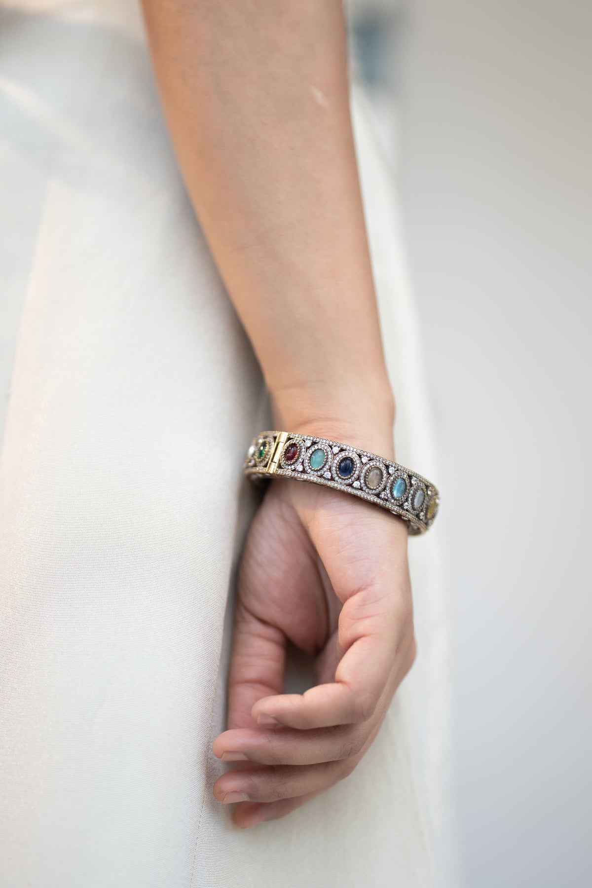 MULTICOLOURED STONE KADA (1 pc)