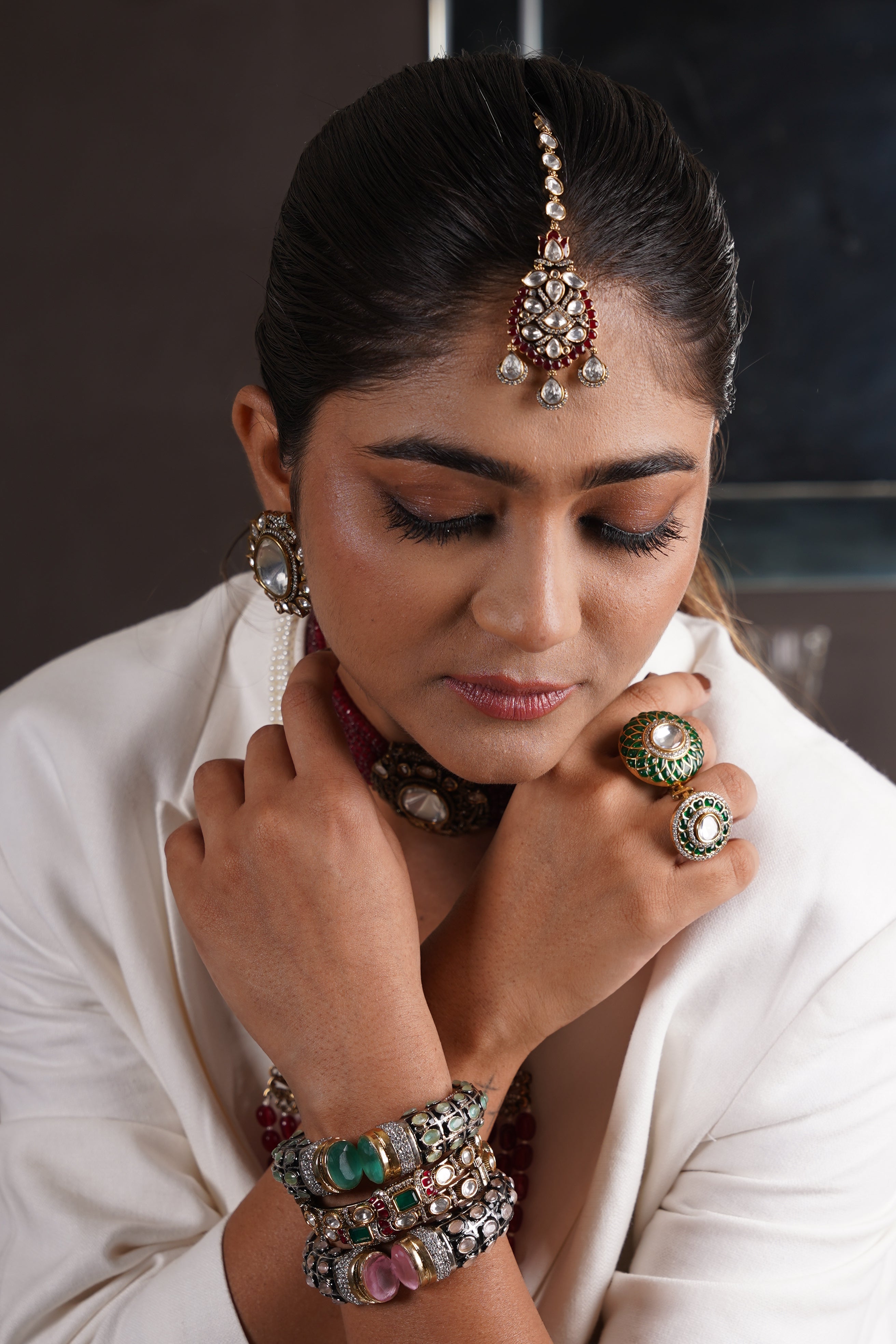 MAROON KUNDAN MAANG TIKKA WITH DROPLETS