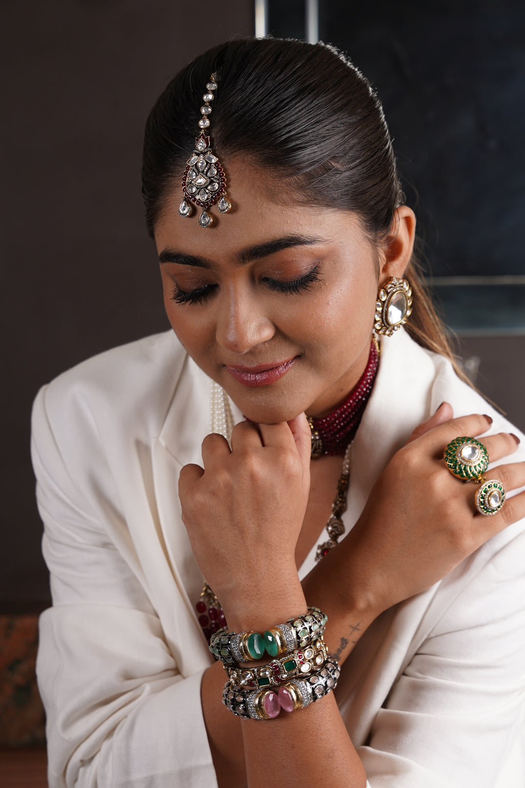MAROON KUNDAN MAANG TIKKA WITH DROPLETS