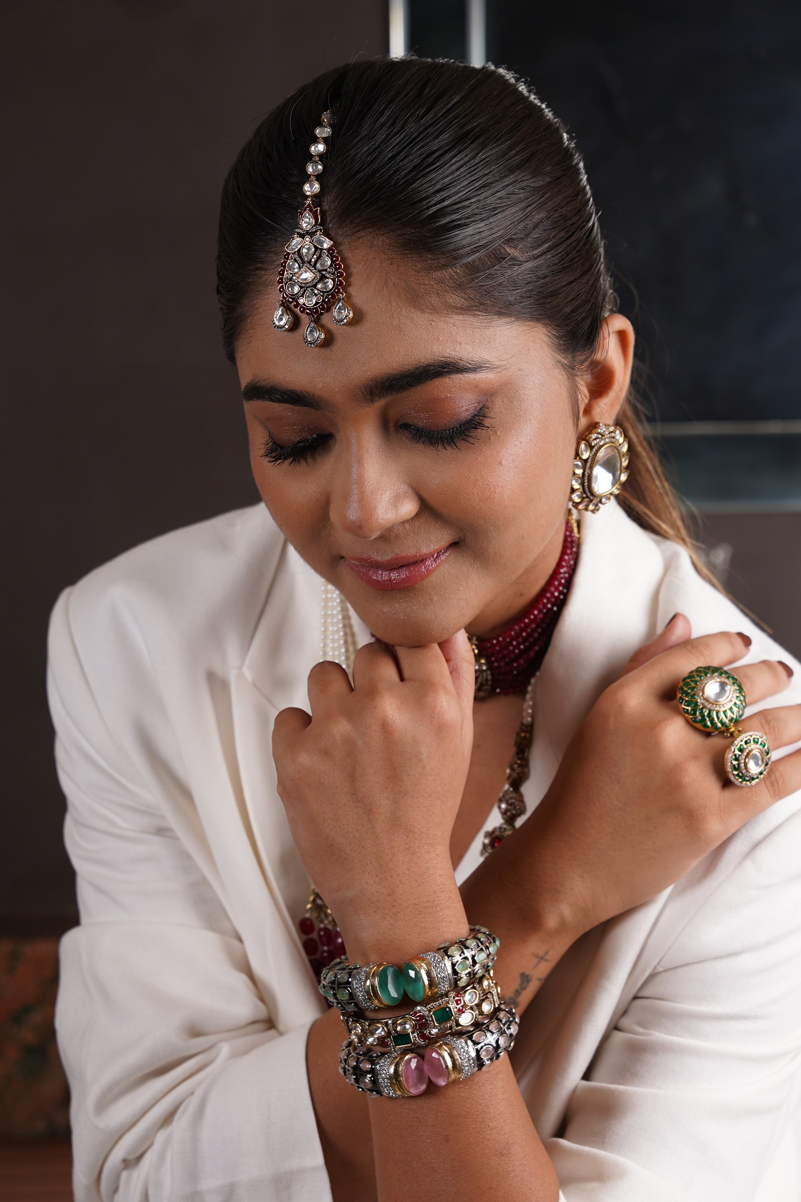 MAROON KUNDAN MAANG TIKKA WITH DROPLETS