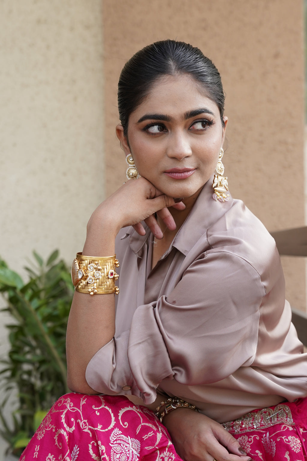 GOLD-PLATED KUNDAN & STONES TEXTURED HAND CUFF