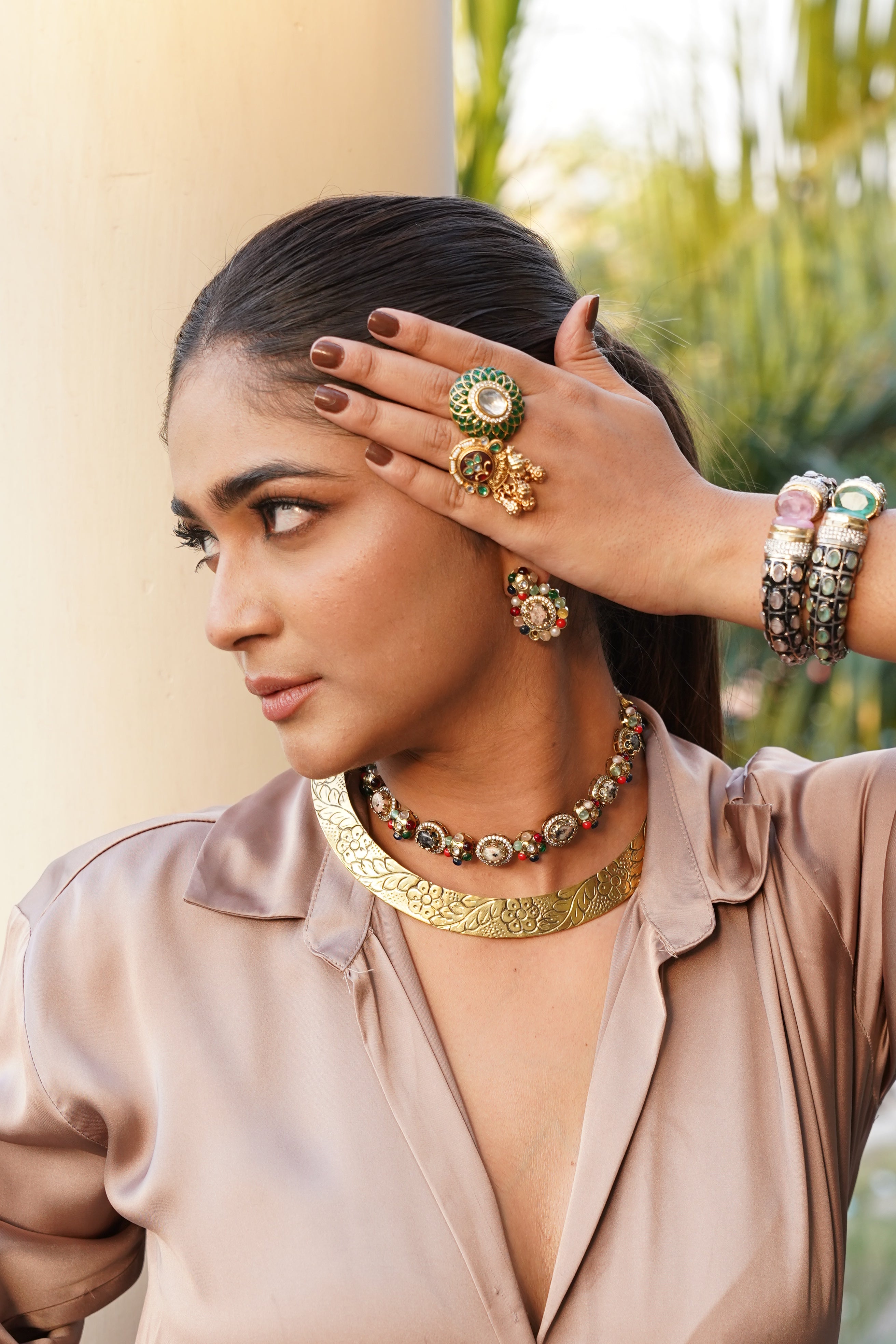 GOLD-PLATED MULTICOLORED STONE CHOKER WITH EARRINGS