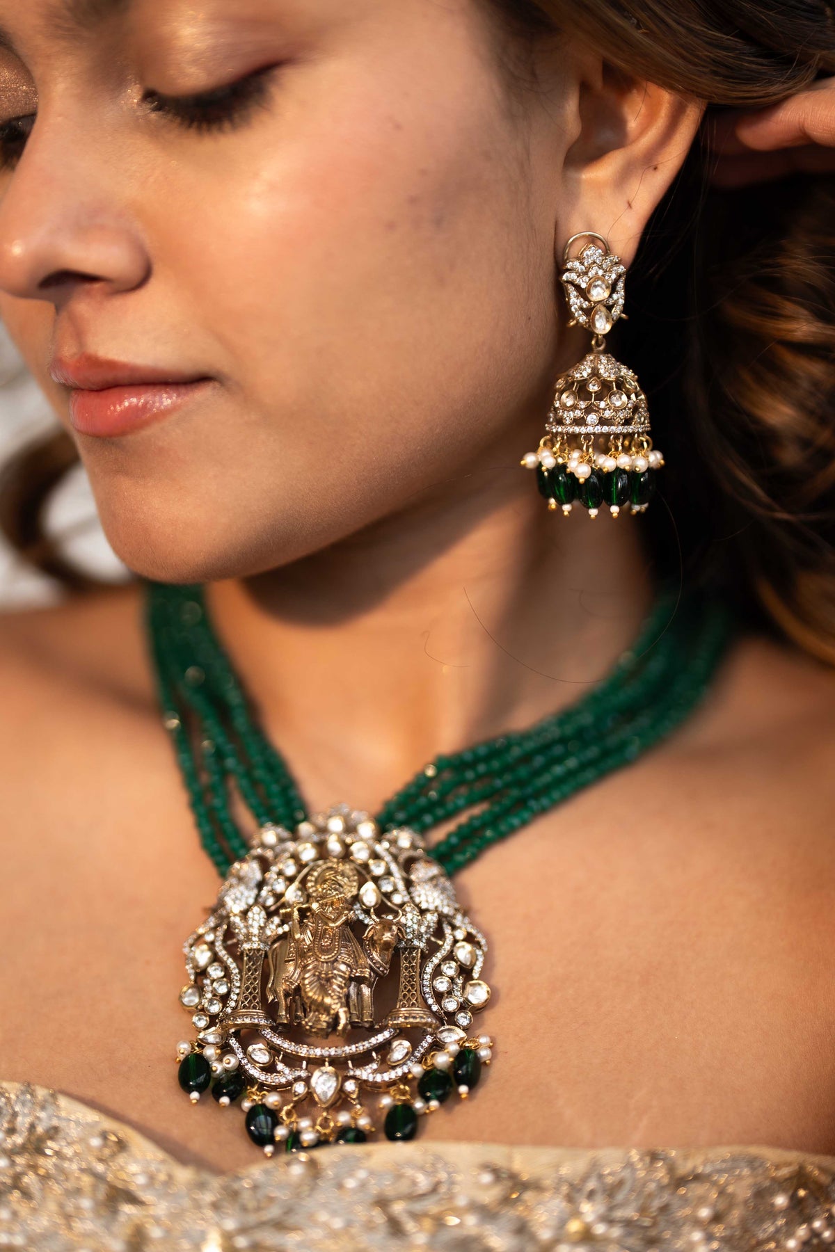 EMERALD GREEN BEADS TEMPLE SET
