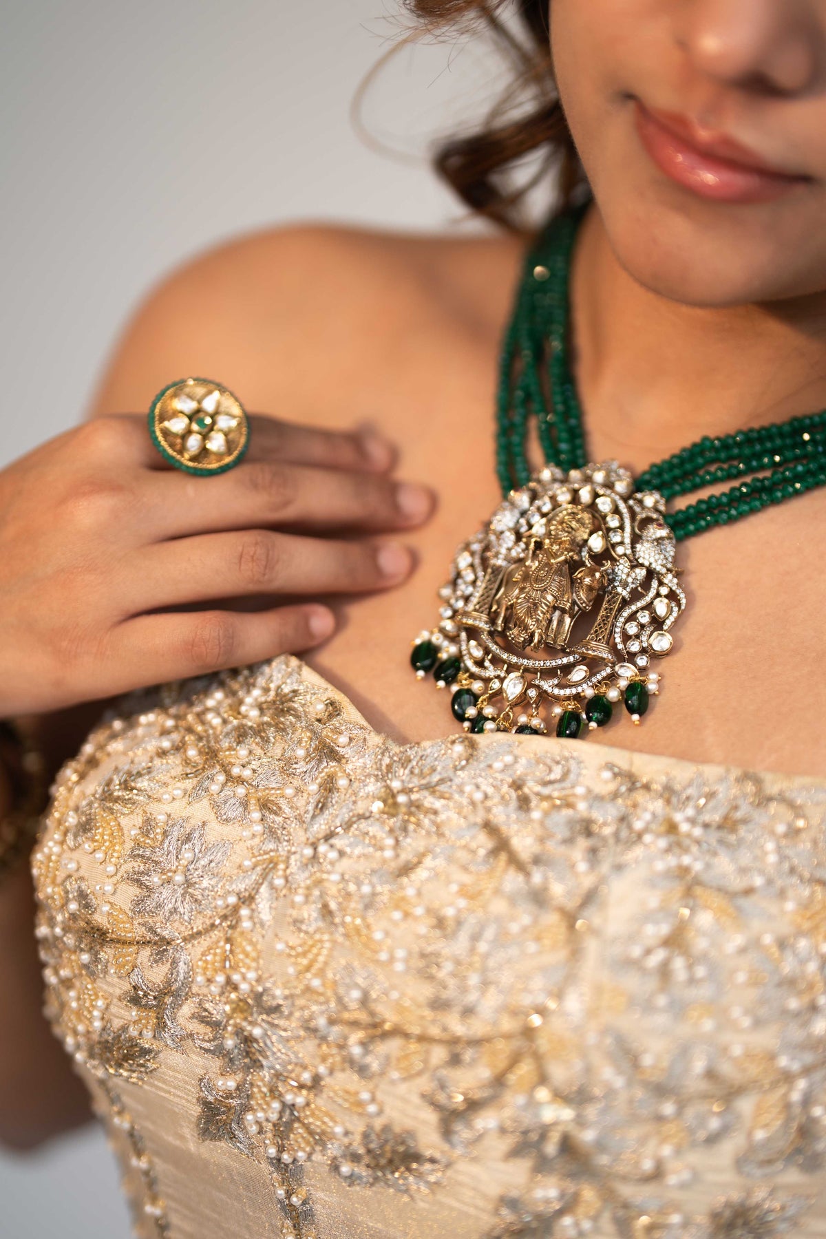 EMERALD GREEN BEADS TEMPLE SET