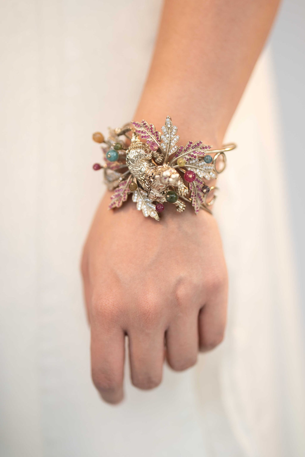 ANTIQUE GOLD CHEETAH LEAF MOTIF PINK/GREEN STONE CUFF (ADJUSTABLE)