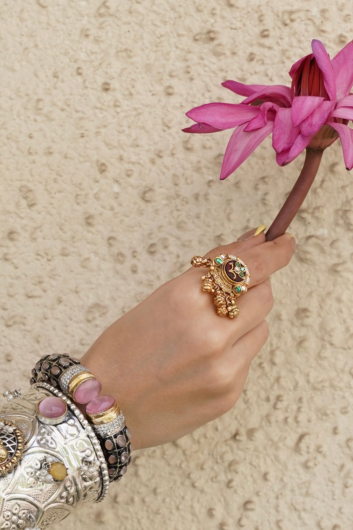 MAROON STONE RING WITH DROPS