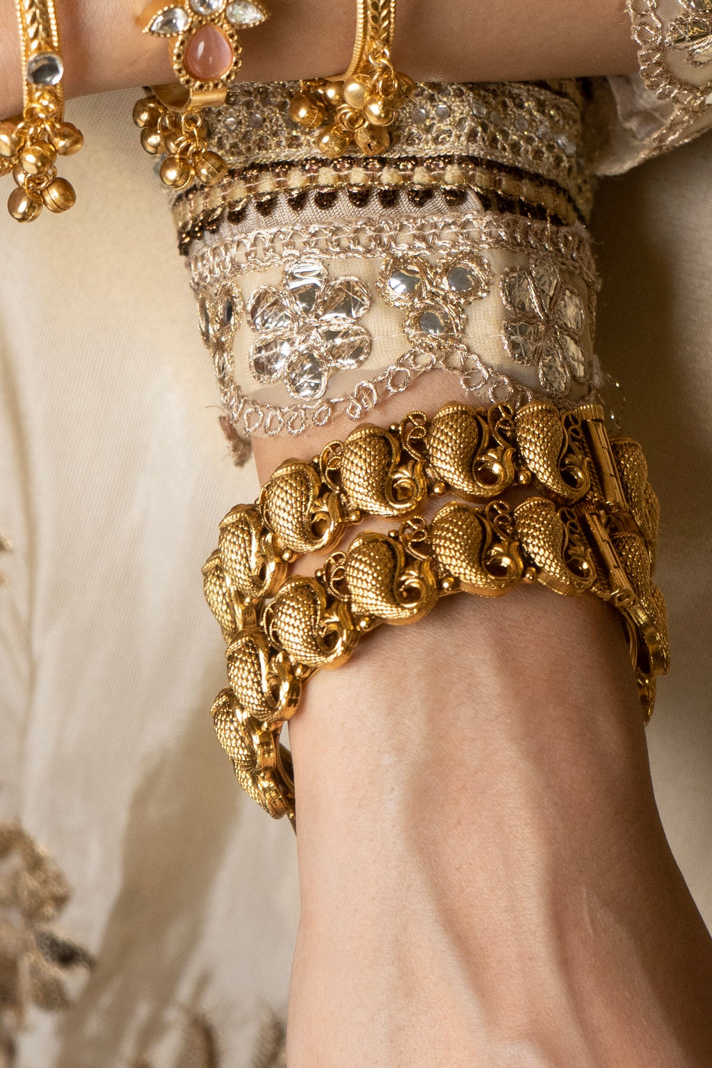 ANTIQUE GOLD ELEPHANT STYLE BANGLES